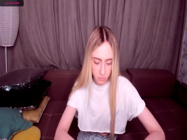 Live sex webcam photo for KellyDales #262228306