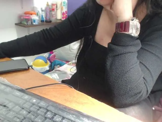 Live sex webcam photo for Gaticasquirt #265228781