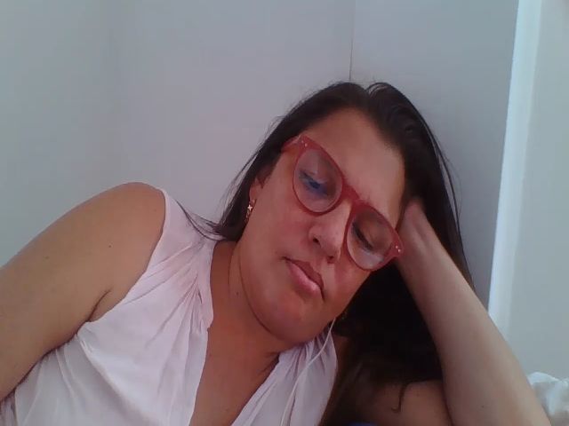 Live sex webcam photo for SweetLola01 #260852089