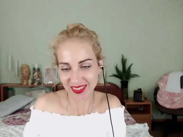 Live sex webcam photo for AdelinJensen #247231744