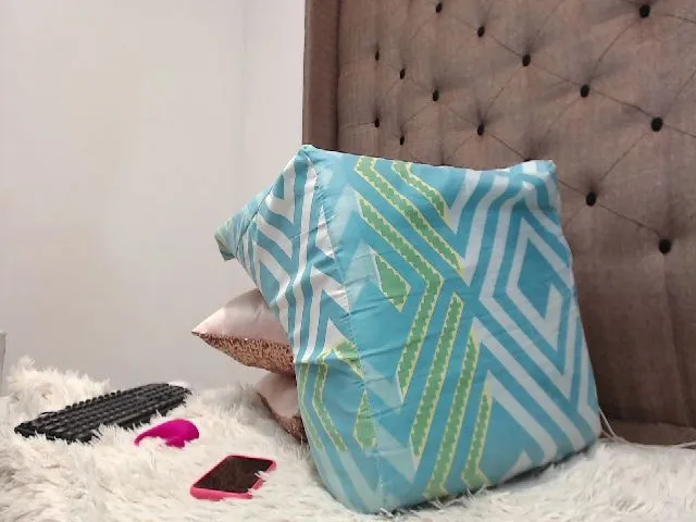 Live sex webcam photo for GreenBlondie #254249337