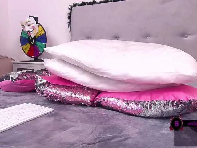 Live sex webcam photo for AngelaMyst #287940215