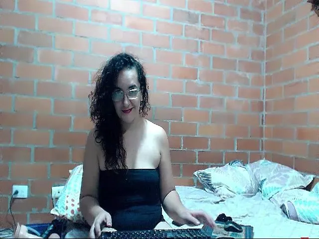 Live sex webcam photo for SaimaJayeb #261745139