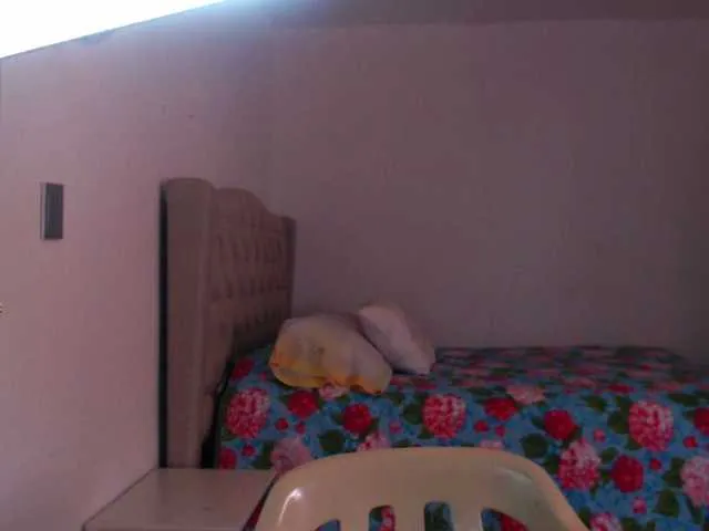 Live sex webcam photo for RoxanaMilf #245363801