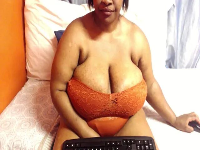 Live sex webcam photo for Sweetnozie #262168215