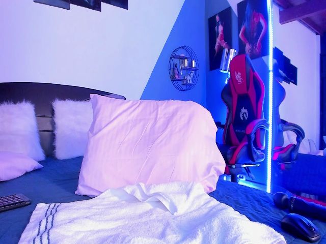 Live sex webcam photo for Candyred88 #257437907