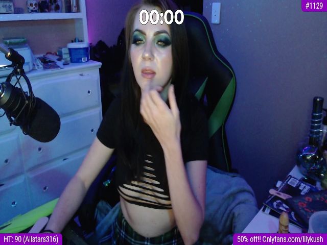 Live sex webcam photo for LilyKush #254011059