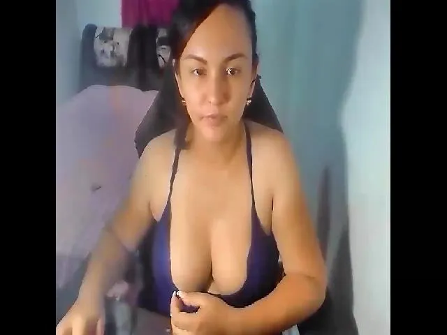 Live sex webcam photo for Sweeetx69 #254610378