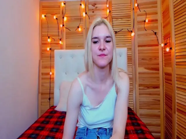 Live sex webcam photo for MarliTes #256686807