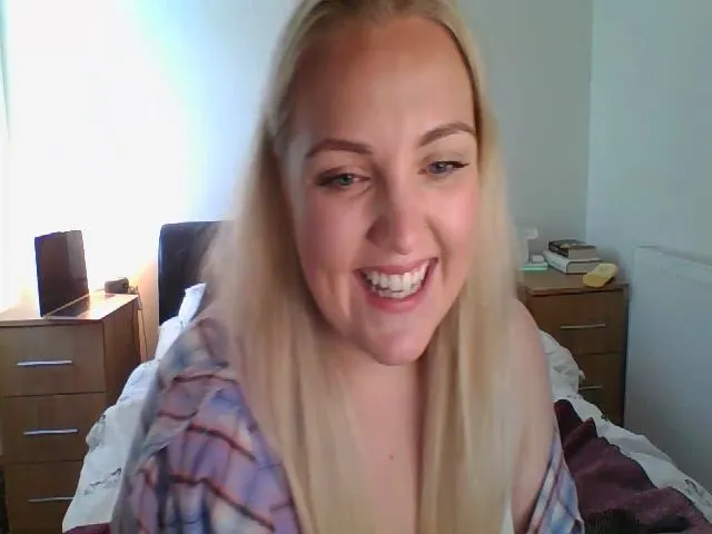 Live sex webcam photo for JessyLou #253771565