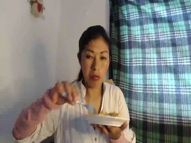 Live sex webcam photo for CHILENITAHOT #257048659