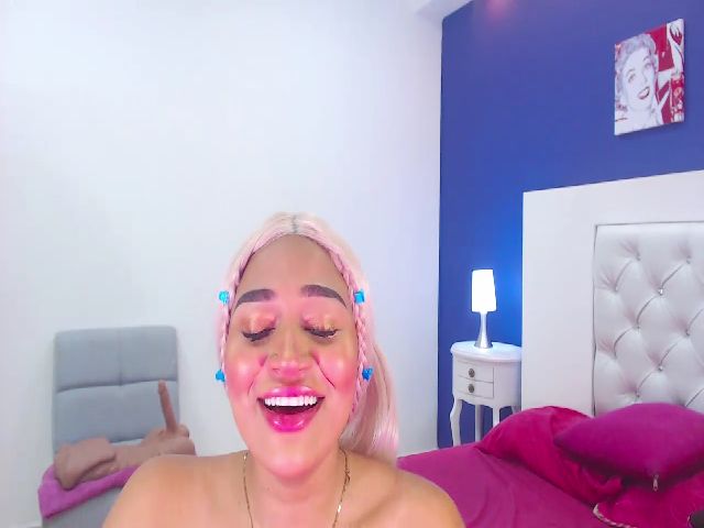 Live sex webcam photo for Scarlett_1801 #252623273