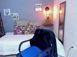 Live sex webcam photo for Lina-Hermosa #240734778