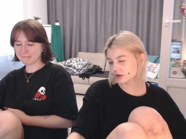 Live sex webcam photo for ChloeLexy #250332618