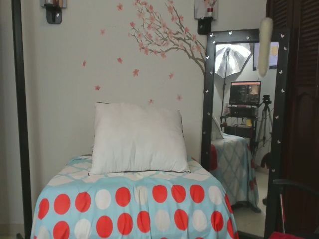 Live sex webcam photo for Angel_grey_ #265060812