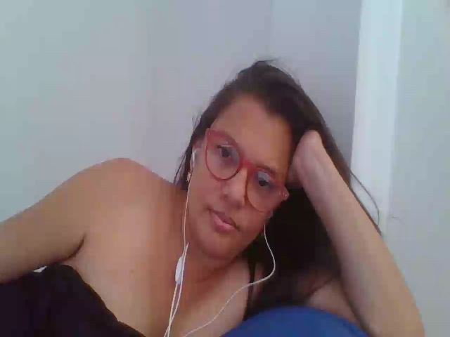 Live sex webcam photo for SweetLola01 #253836043