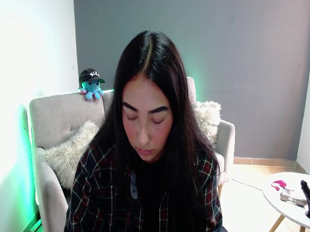 Live sex webcam photo for Jade7777 #258714122