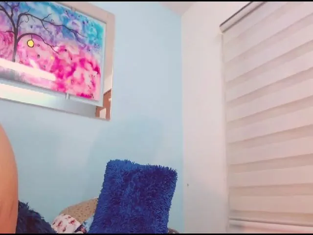 Live sex webcam photo for MarianaSantos #254203338