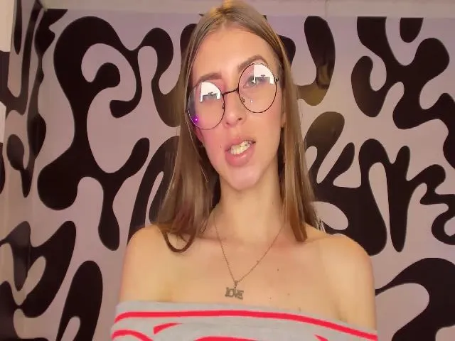 Live sex webcam photo for AlessaKitty #261603159