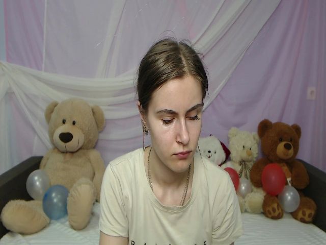 Live sex webcam photo for MollyTravis #254882346
