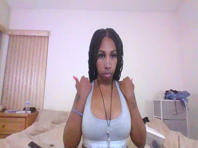 Live sex webcam photo for hennyhoneypot #254693988