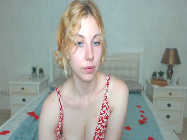 Live sex webcam photo for MollyDiamond1 #255400555