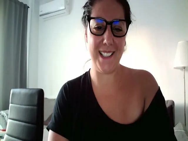 Live sex webcam photo for SILKYWOMAN #253849476