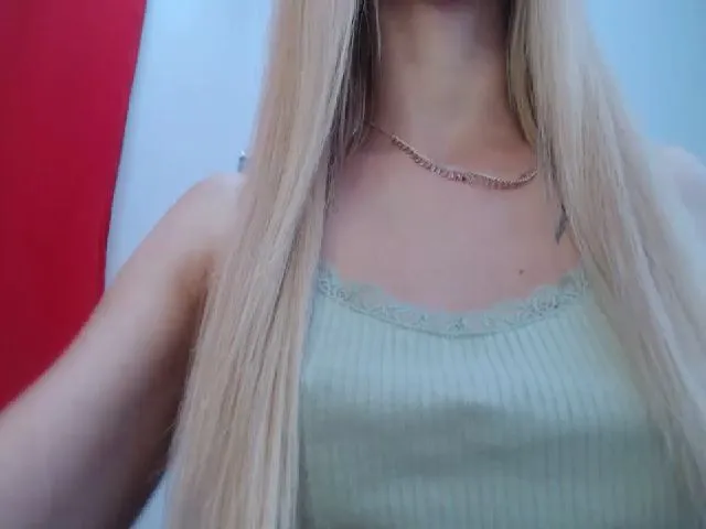 Live sex webcam photo for NikkiTess #263690395