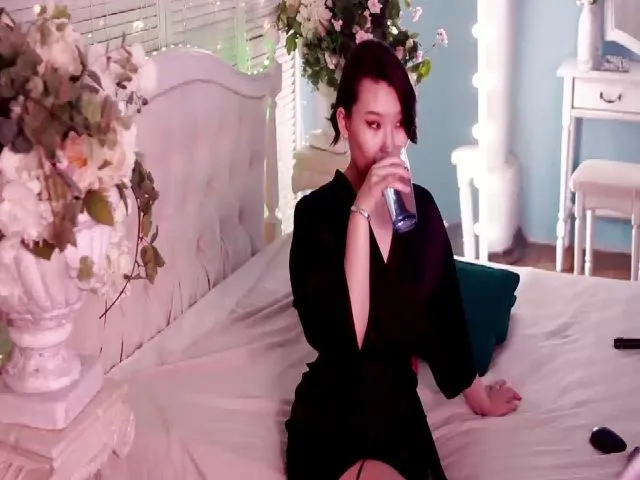 Live sex webcam photo for SashaBrie #252493098