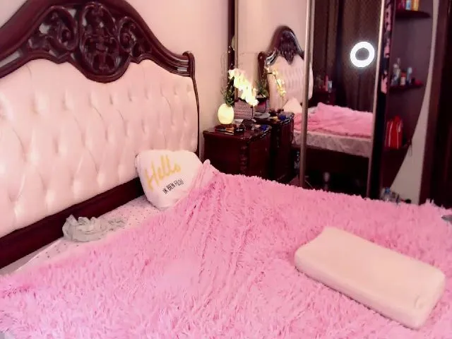 Live sex webcam photo for LizzyMayers #253257463