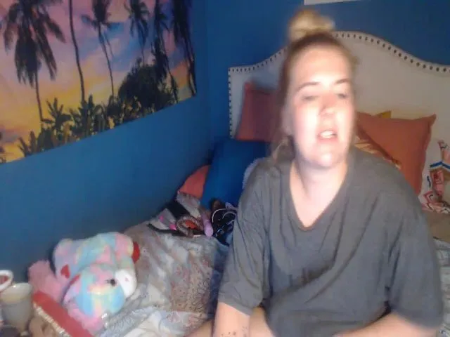 Live sex webcam photo for SnowWhiteXxxx #254001656