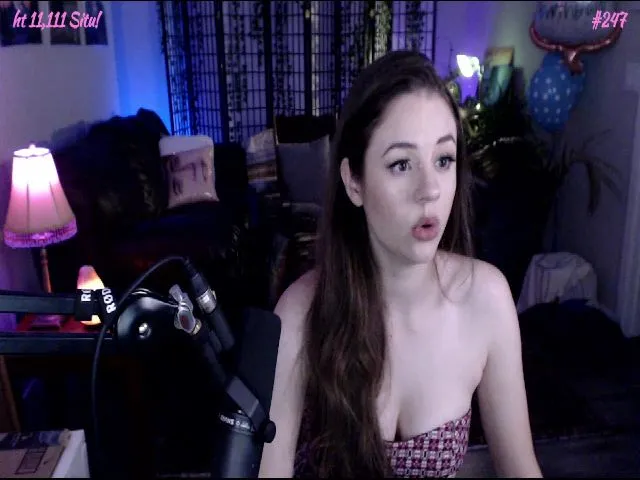 Live sex webcam photo for Sophelia #257978513