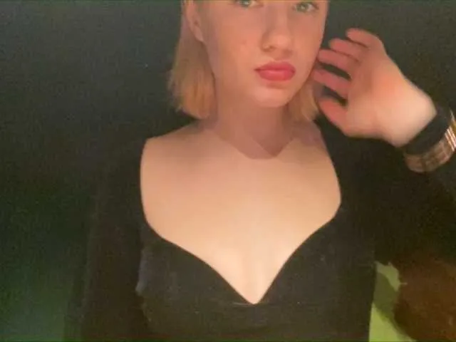 Live sex webcam photo for TreshGirls #241055964