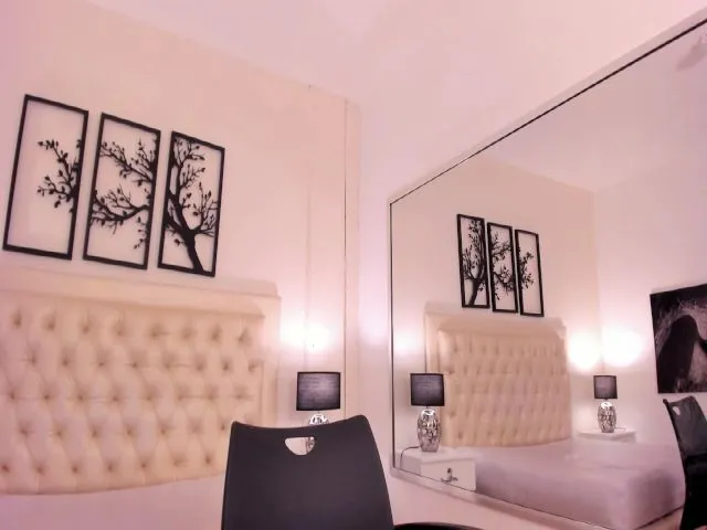 Live sex webcam photo for Mackenzie__20 #261277377