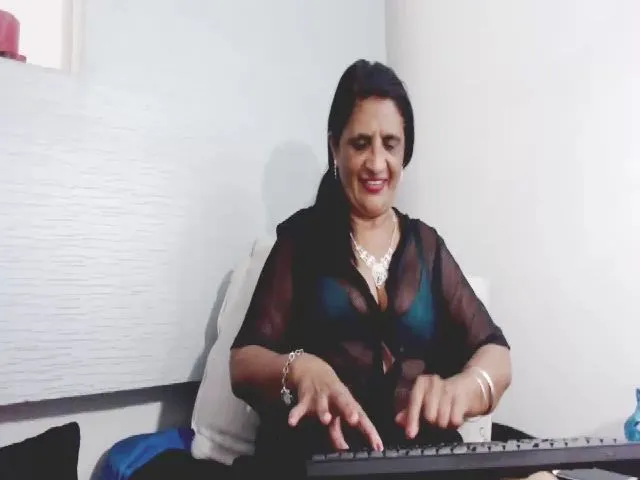Live sex webcam photo for Indianmilf58 #260426245