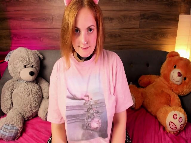 Live sex webcam photo for AliceCutePerv #259918027