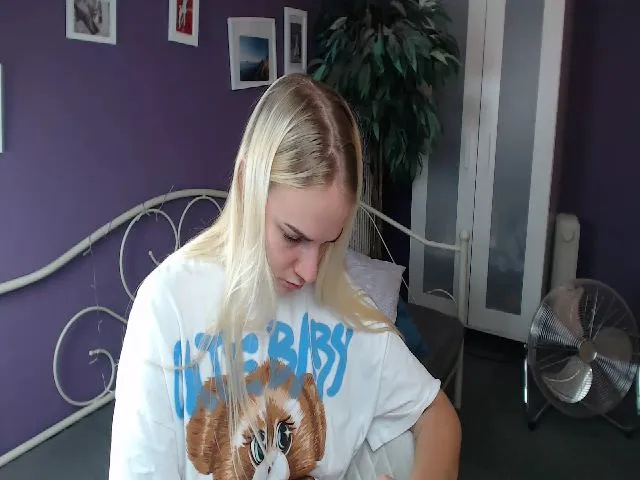 Live sex webcam photo for JoanQueen #264863068