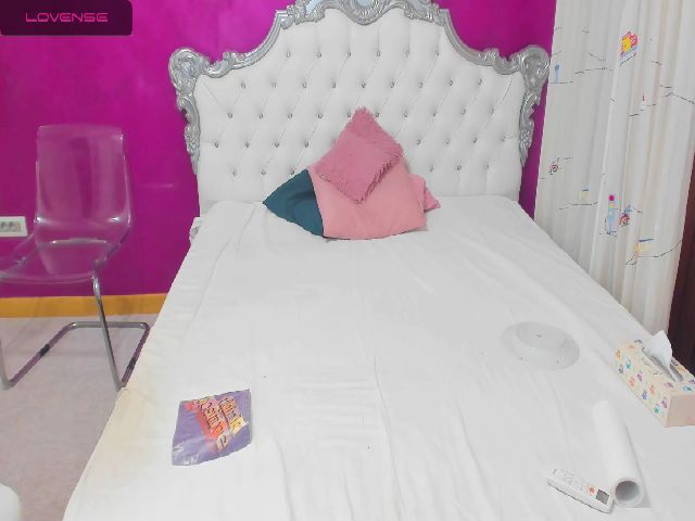 Live sex webcam photo for AimeeTeen #257314275