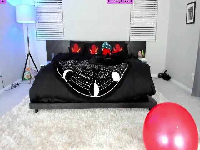 Live sex webcam photo for KasaraWood #261825519