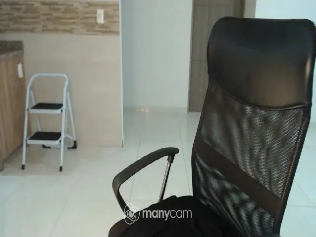 Live sex webcam photo for Lilleeychriis #261036454