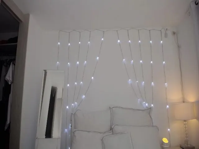 Live sex webcam photo for Marianviolet #261865817