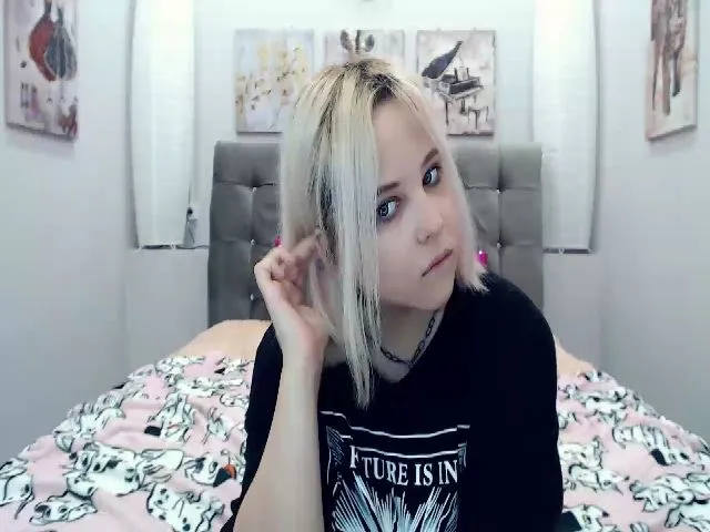 Live sex webcam photo for Helokit #259089413