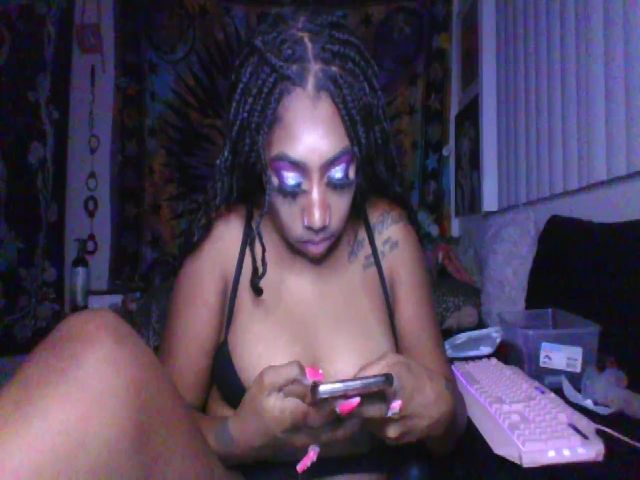 Live sex webcam photo for hennyhoneypot #256856843