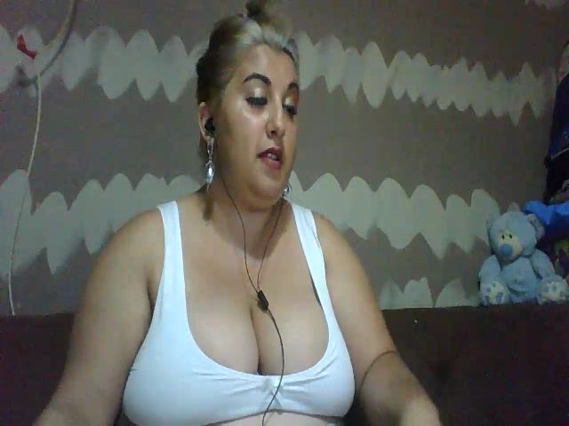 Live sex webcam photo for BigBreastsMia #254890244