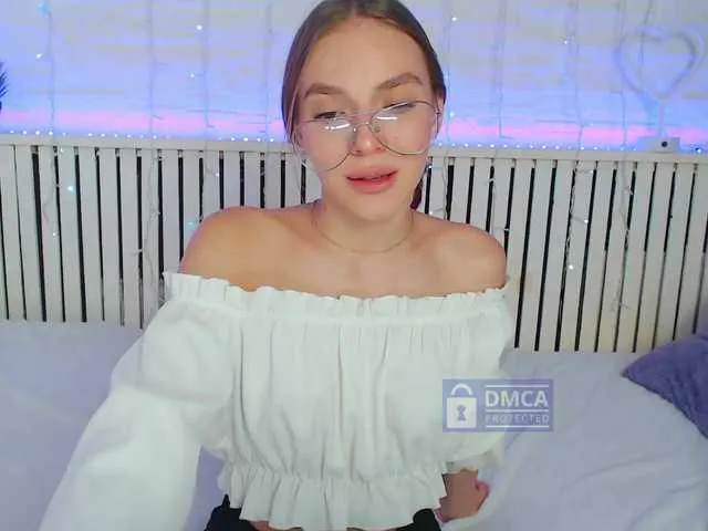 Live sex webcam photo for KessyFea #259432624