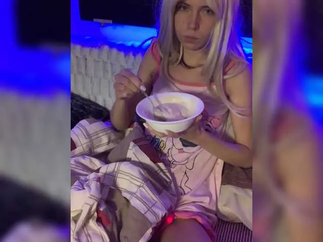 Live sex webcam photo for kika-Co #245802408