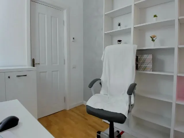 Live sex webcam photo for VanessaCroft #255611330