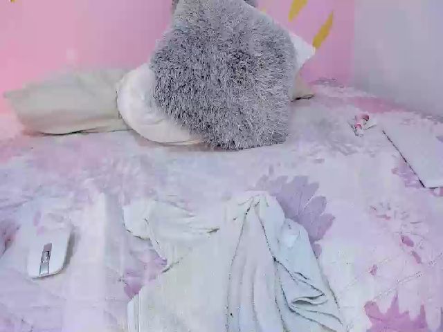 Live sex webcam photo for Roseann__ #254811031