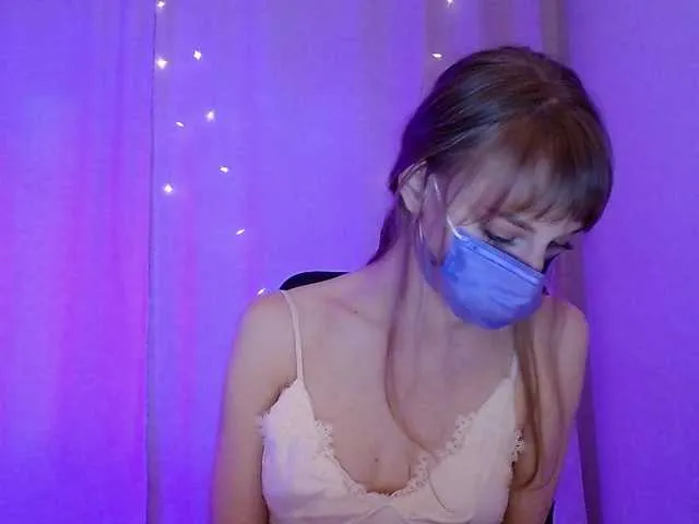 Live sex webcam photo for Emerald20 #241426598