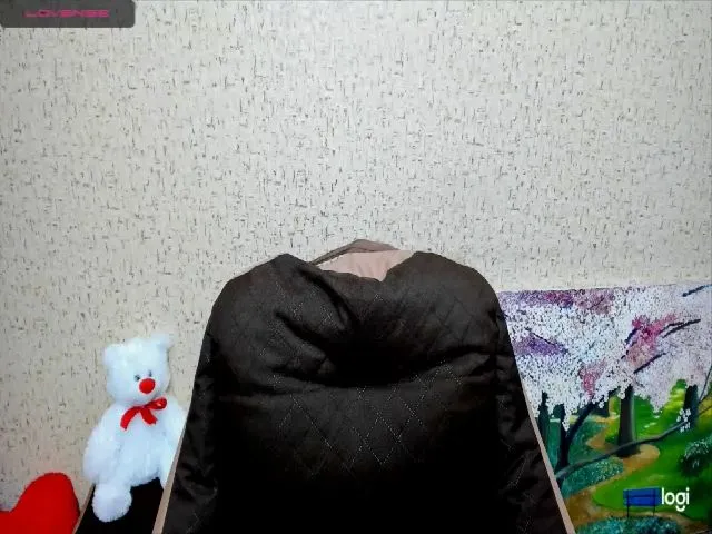 Live sex webcam photo for lilydavra #253942611